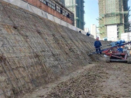 天山建筑边坡支护